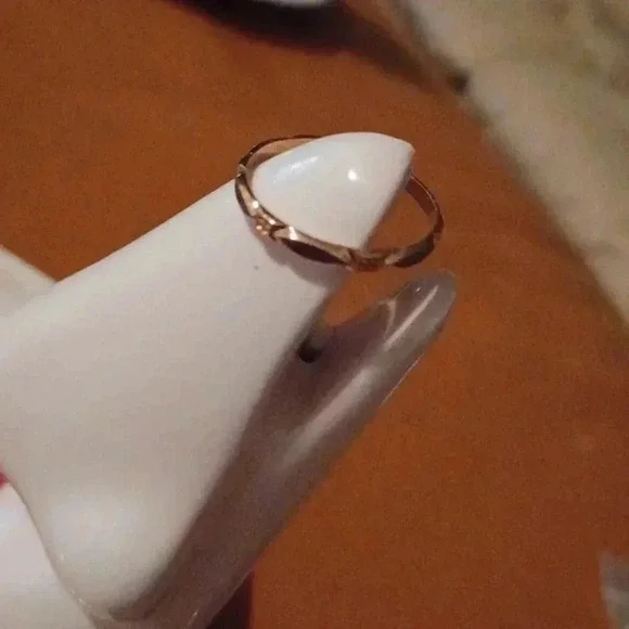 New yellow tone wedding band - Picture 7 of 7